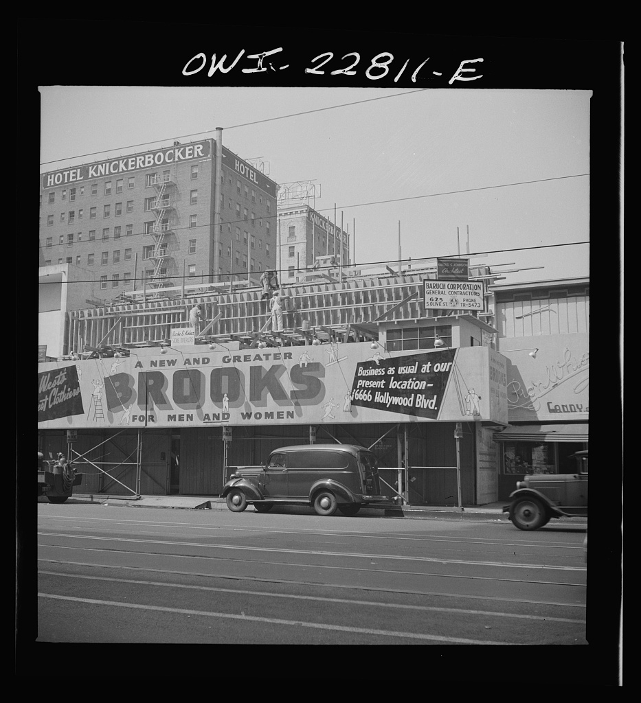 A Los Angeles street scene in 1942. The contemporary city view grounds the incident in a population already living with wartime mobilisation and air-raid anxiety.